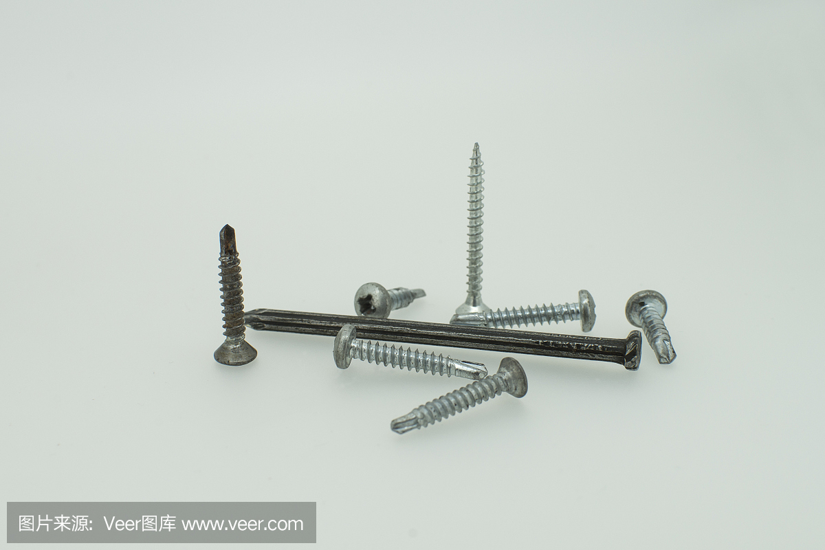 用過的螺絲和釘子